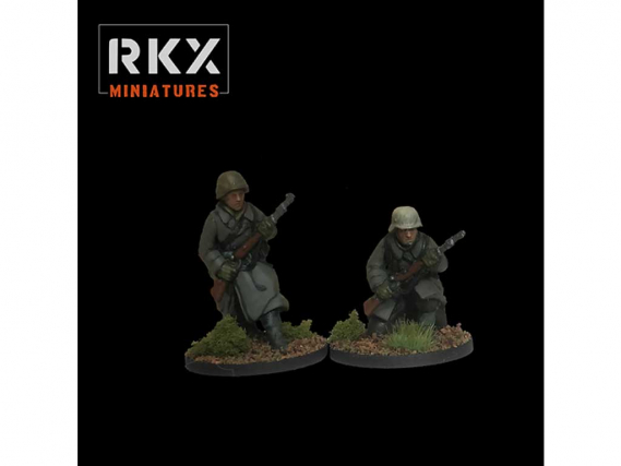 German Winter Infantry with Rifles (WW2)